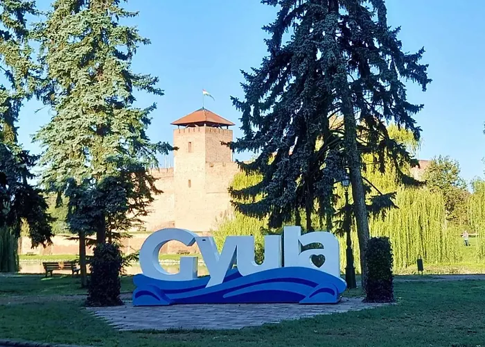 Bambusz Lejlighed Gyula